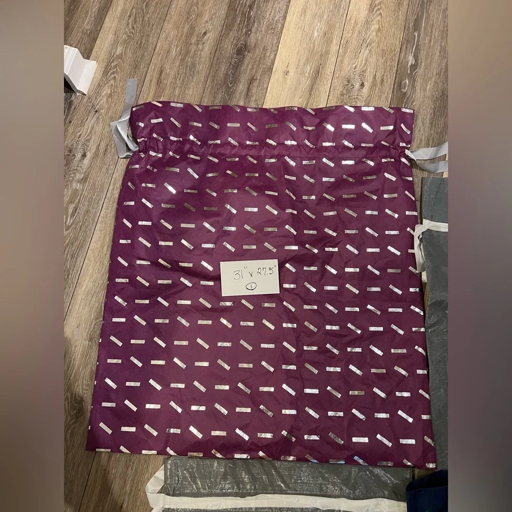 Brand New-Set of 4 Gift Bags